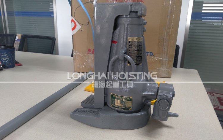 NJ型螺旋爪式千斤頂實物 NJ型螺旋爪式千斤頂實物